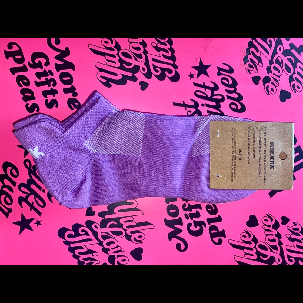 PINK VICTORIA'S SECRET LOW SHOW SOCKS 2 PAIRS 💖